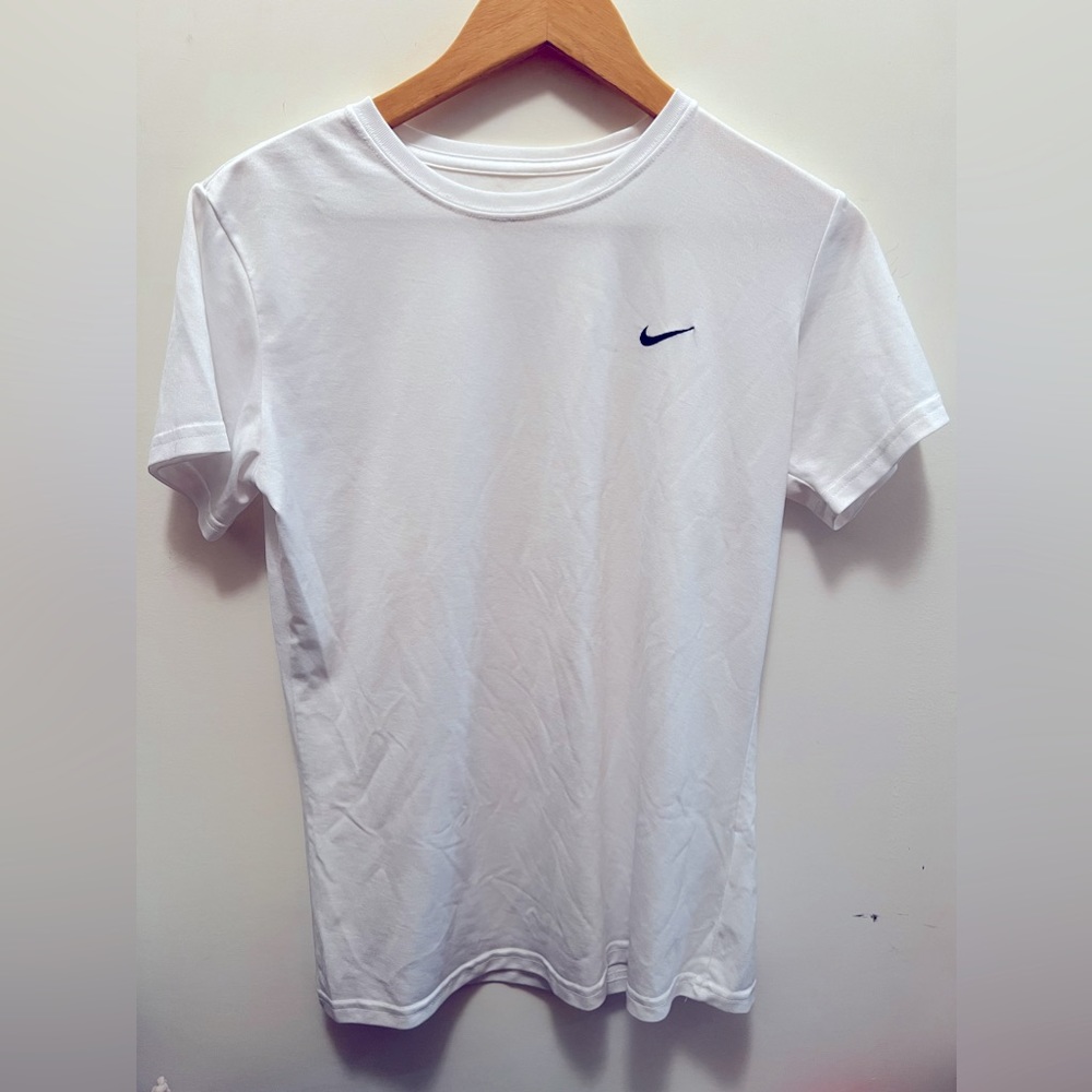 Nike women’s dry fit tee